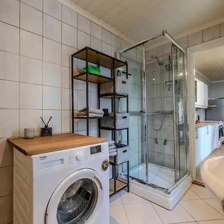 Sentral Jugendleilighet Apartment